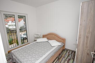 Apartmanok parkolóhellyel Sumpetar, Omis - 14941