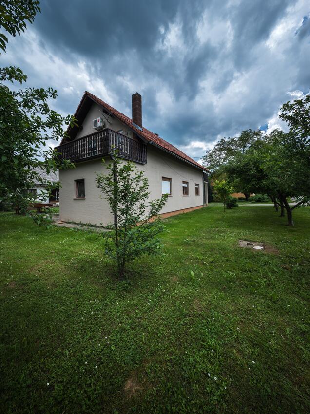 Hof - Ferienwohnungen mit Parkplatz Smoljanac, Plitvice