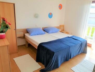 Lägenheter med parkering Palit, Rab - 14996