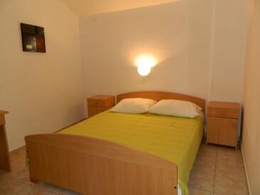 Apartments with parking space Rogoznica - 15005