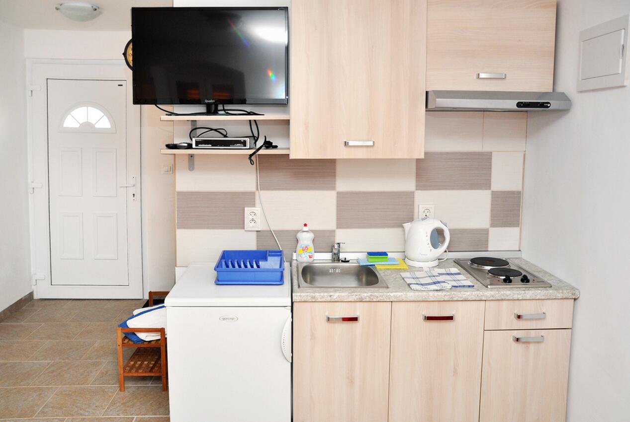 A-15006-a - Private accommodation - Apartments by the sea Veli Rat, Dugi otok