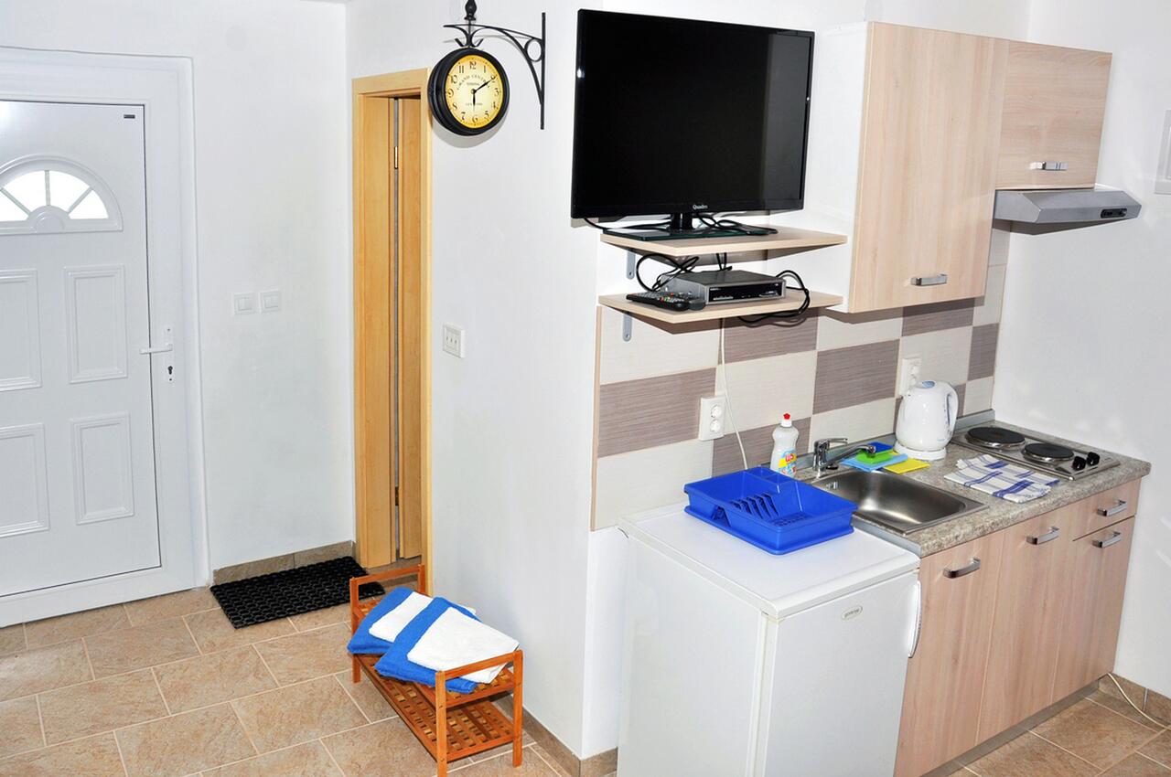 A-15006-a - Private accommodation - Apartments by the sea Veli Rat, Dugi otok