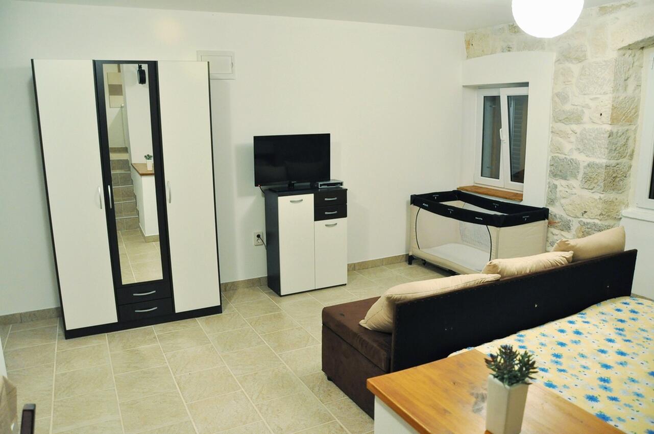 AS-15006-a - Private accommodation - Apartments by the sea Veli Rat, Dugi otok