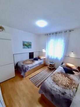 Apartments with parking space Supetar, Brač - 15017