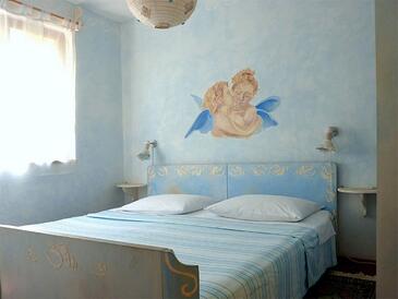 Apartment with terrace Njivice, Kvarner