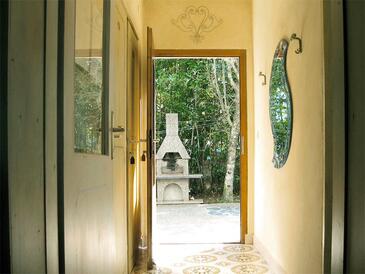 Apartment with terrace Njivice, Kvarner