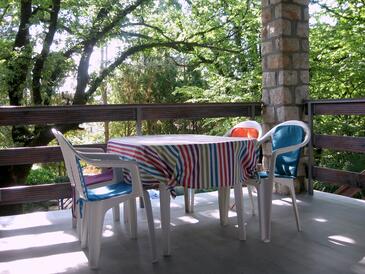 Apartment with terrace Njivice, Kvarner