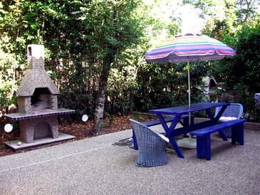 Apartment with terrace Njivice, Kvarner