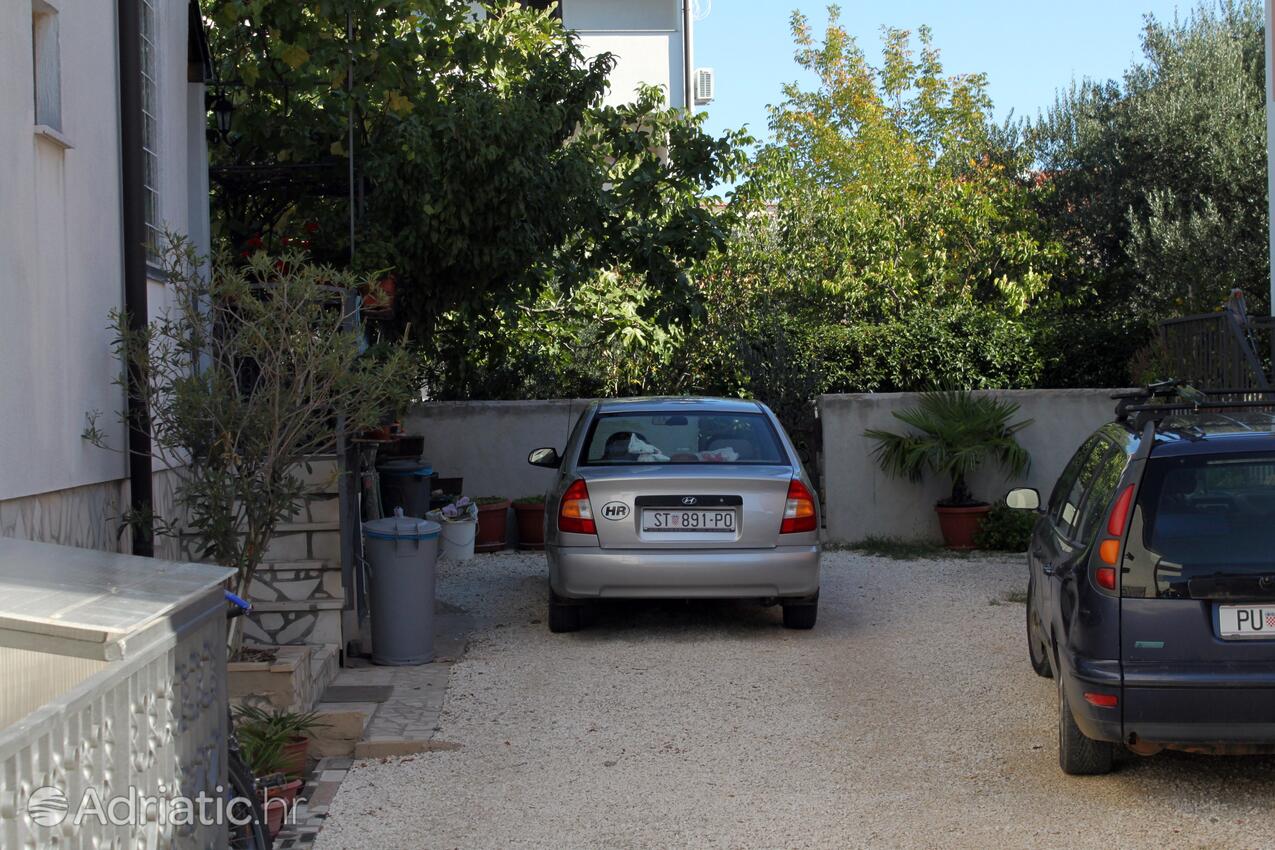Parking lot - Apartments with WiFi Rovinj