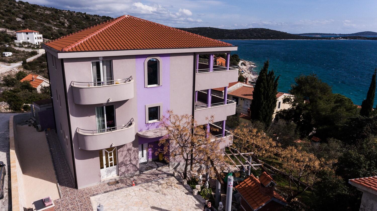 Apartments with balcony Sevid, Central Dalmatia