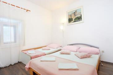 Kétszobás apartman Kastel Stafilic, Kastela (A-15110-a)