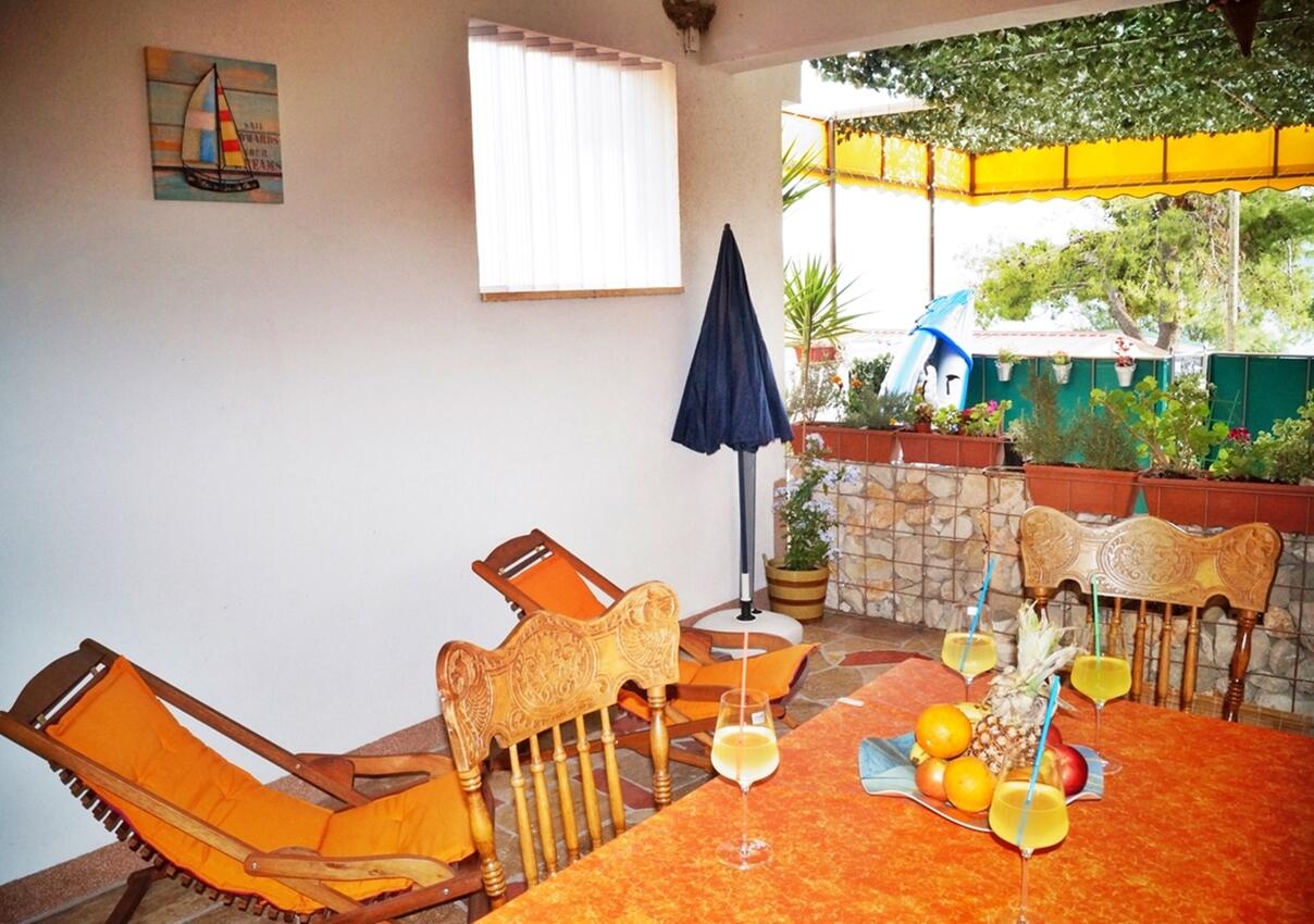 Apartamento para dos personas Krilo Jesenice (Omis) (A-15145-a)