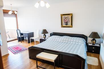 Familiehus med pool Rogoznica - 15176