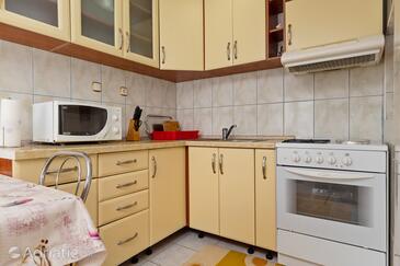 Apartments by the sea Pisak, Omiš - 15177