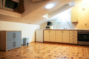 Apartmaji ob morju Makarska - 15200