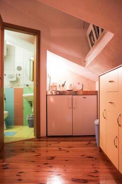 Apartments by the sea Makarska - 15200