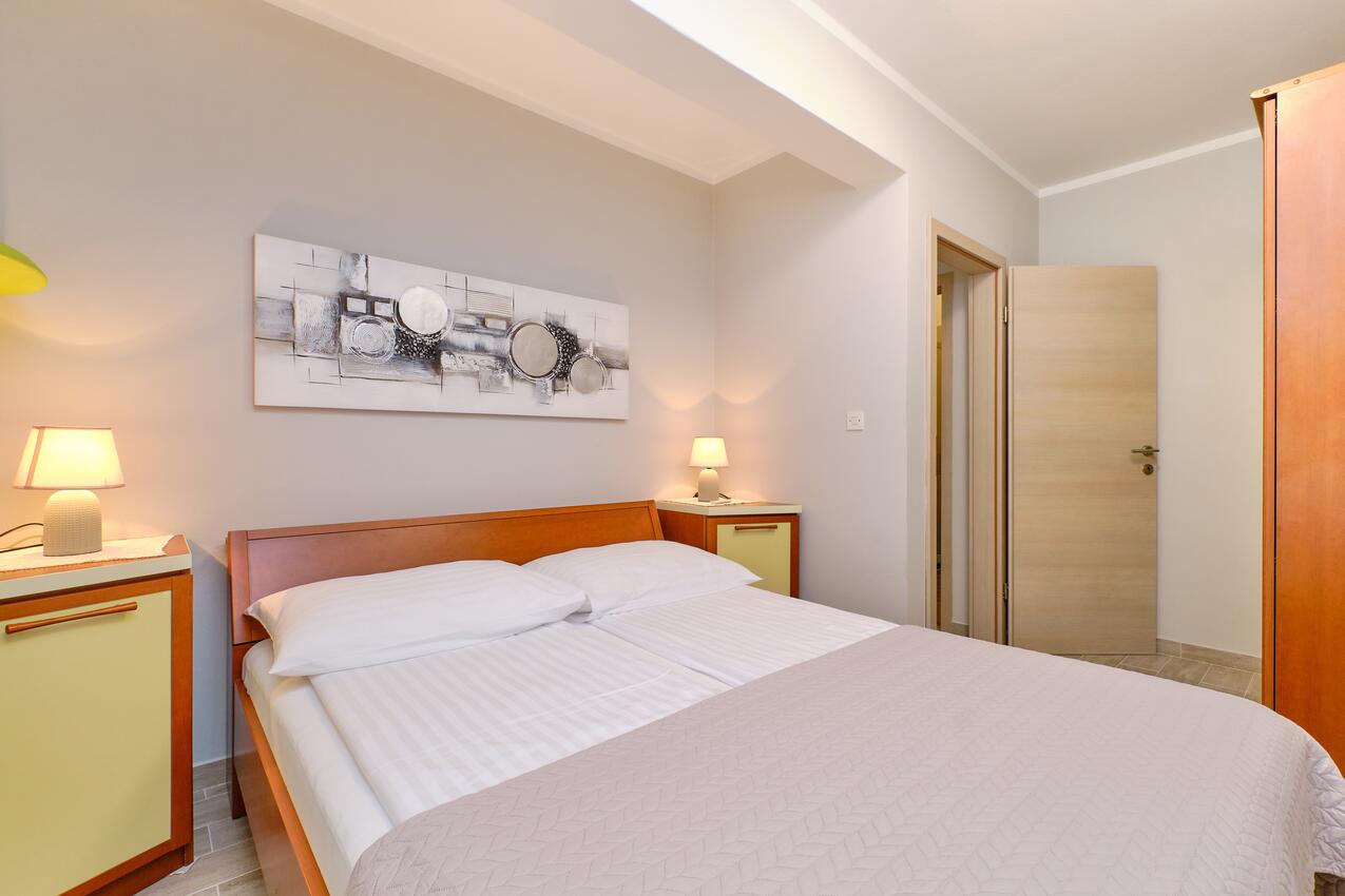A-15201-a - Private accommodation - Apartments with a parking space Mali Lošinj, Lošinj