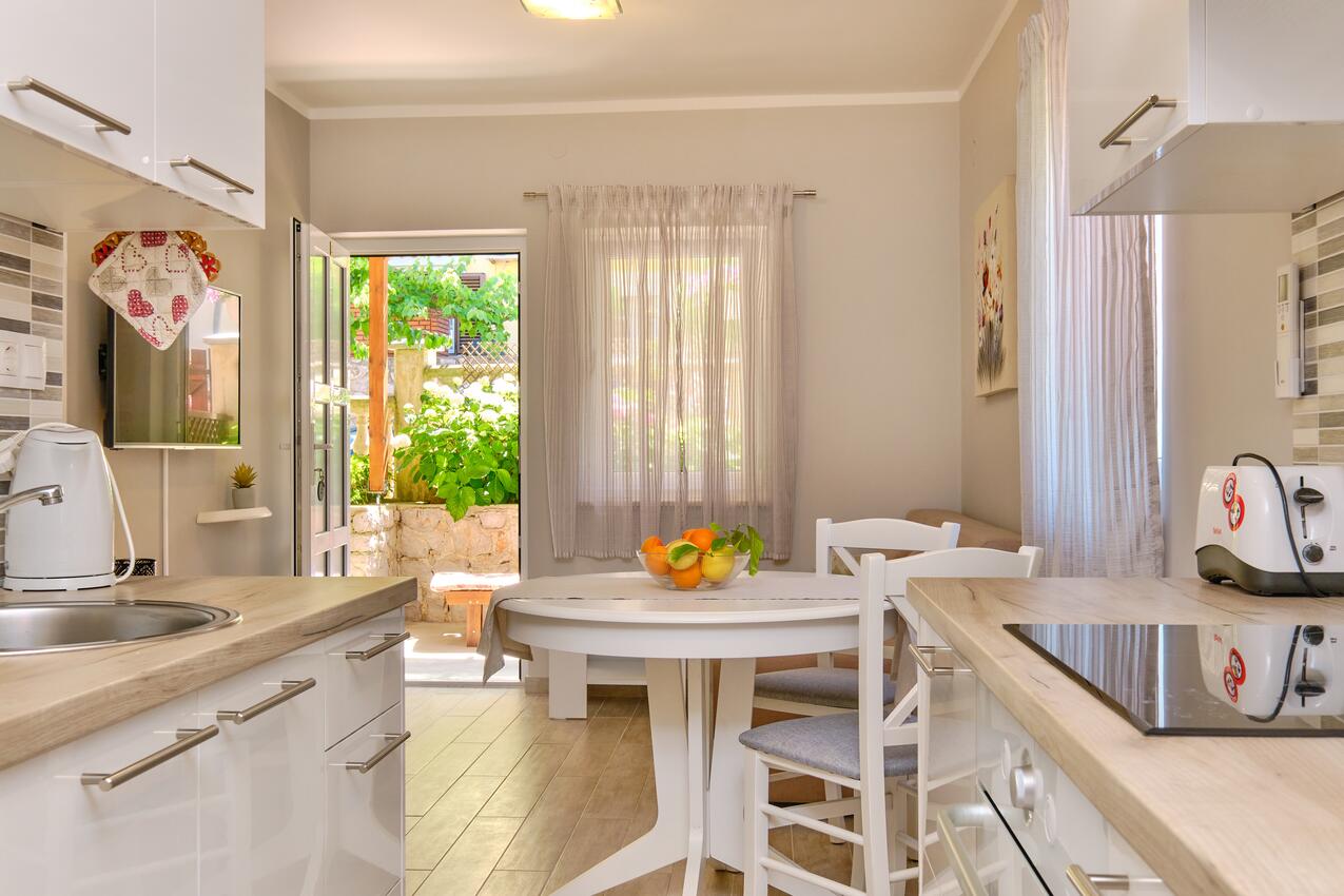 A-15201-a - Private accommodation - Apartments with a parking space Mali Lošinj, Lošinj