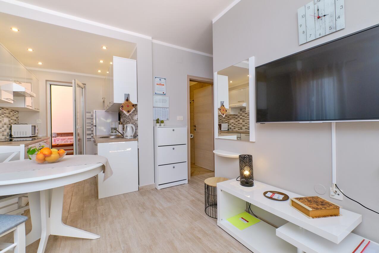 A-15201-a - Private accommodation - Apartments with a parking space Mali Lošinj, Lošinj