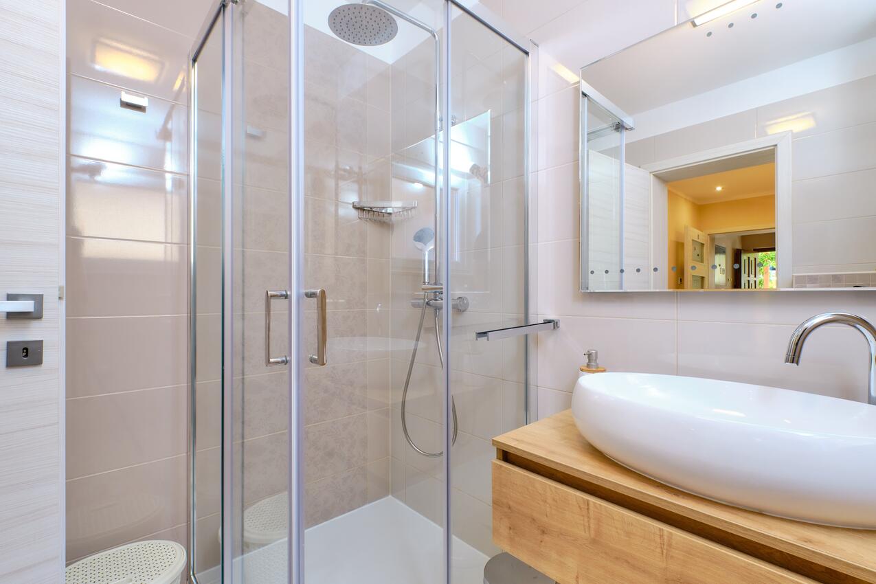 A-15201-c - Private accommodation - Apartments with a parking space Mali Lošinj, Lošinj