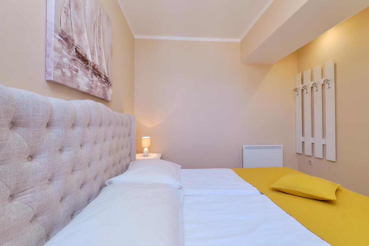 A-15201-c - Private accommodation - Apartments with a parking space Mali Lošinj, Lošinj