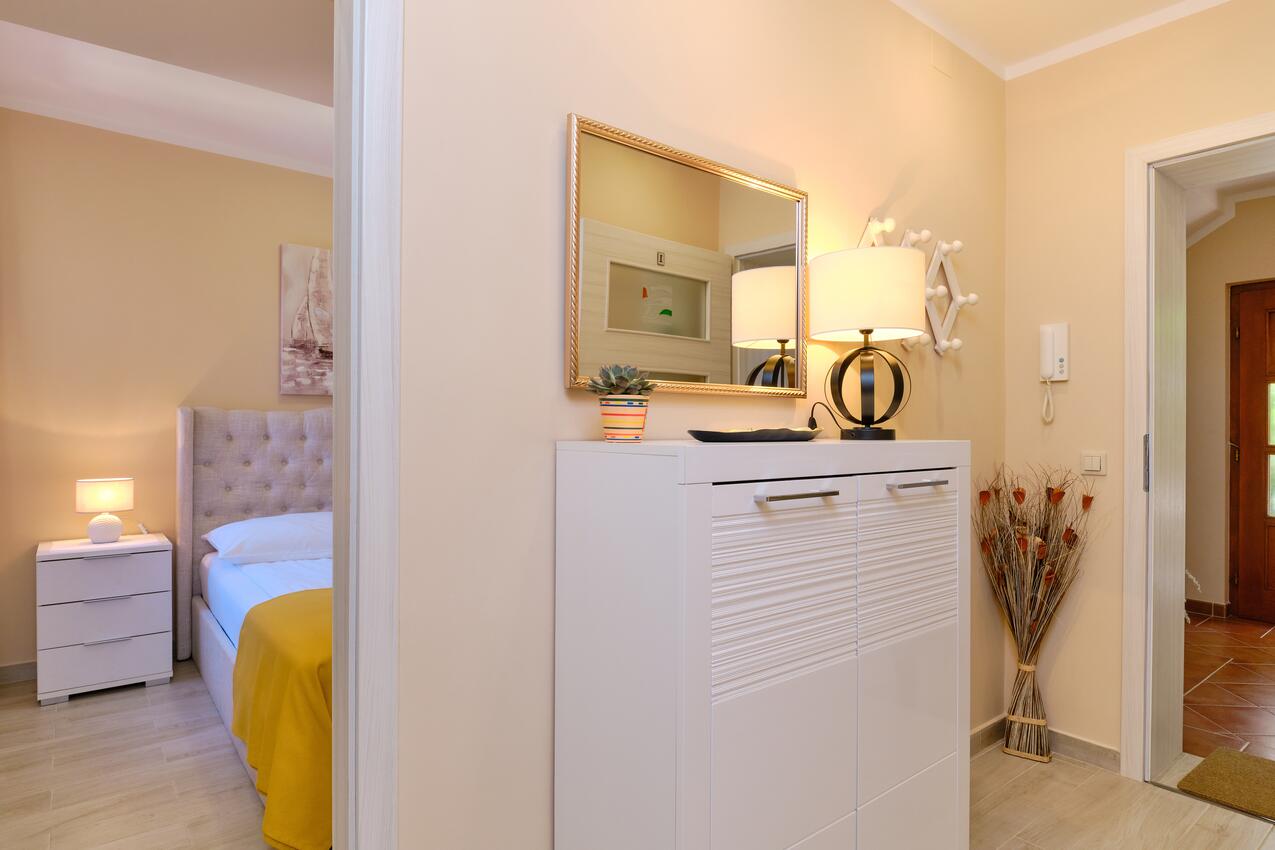 A-15201-c - Private accommodation - Apartments with a parking space Mali Lošinj, Lošinj