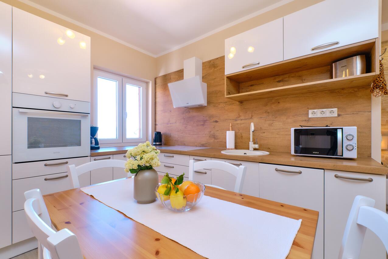 A-15201-c - Private accommodation - Apartments with a parking space Mali Lošinj, Lošinj