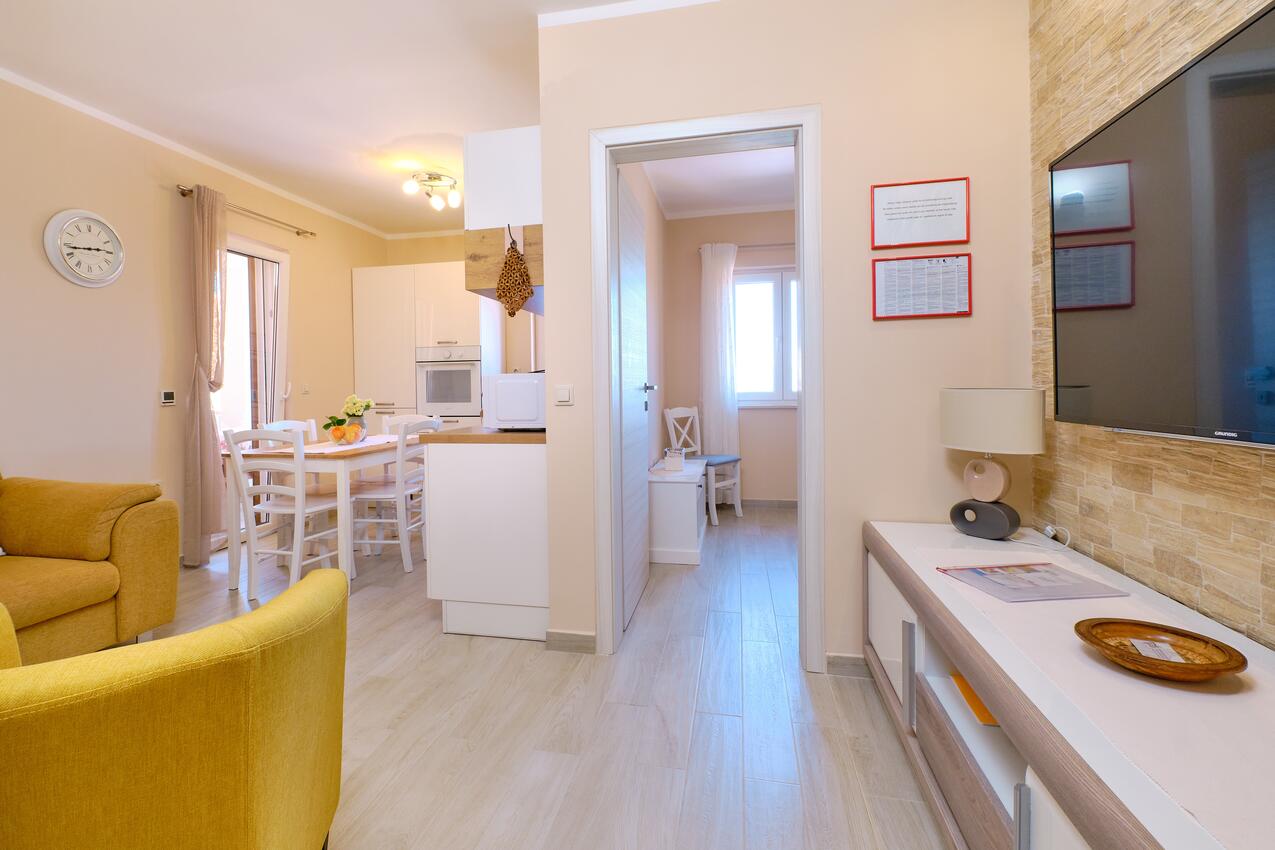 A-15201-c - Private accommodation - Apartments with a parking space Mali Lošinj, Lošinj