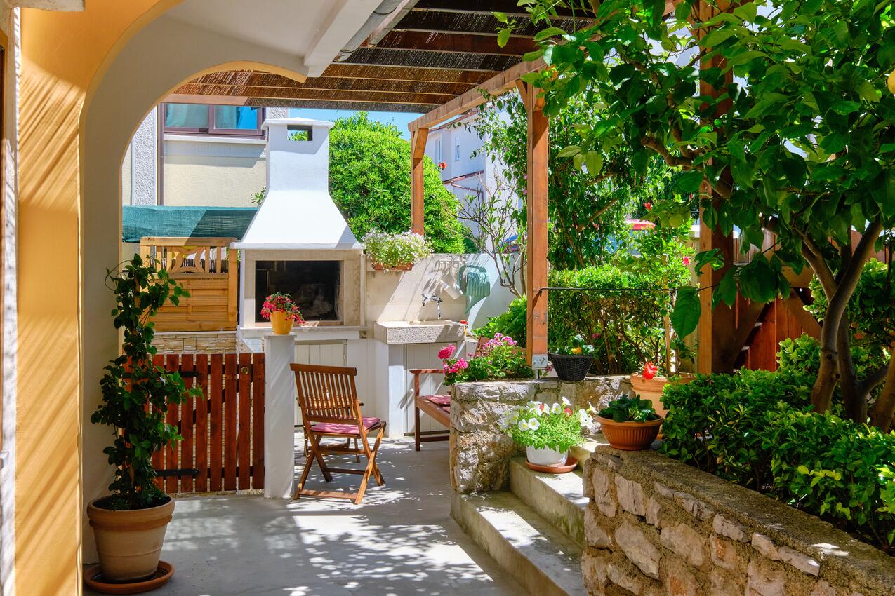 Courtyard - Apartments with a parking space Mali Lošinj, Lošinj