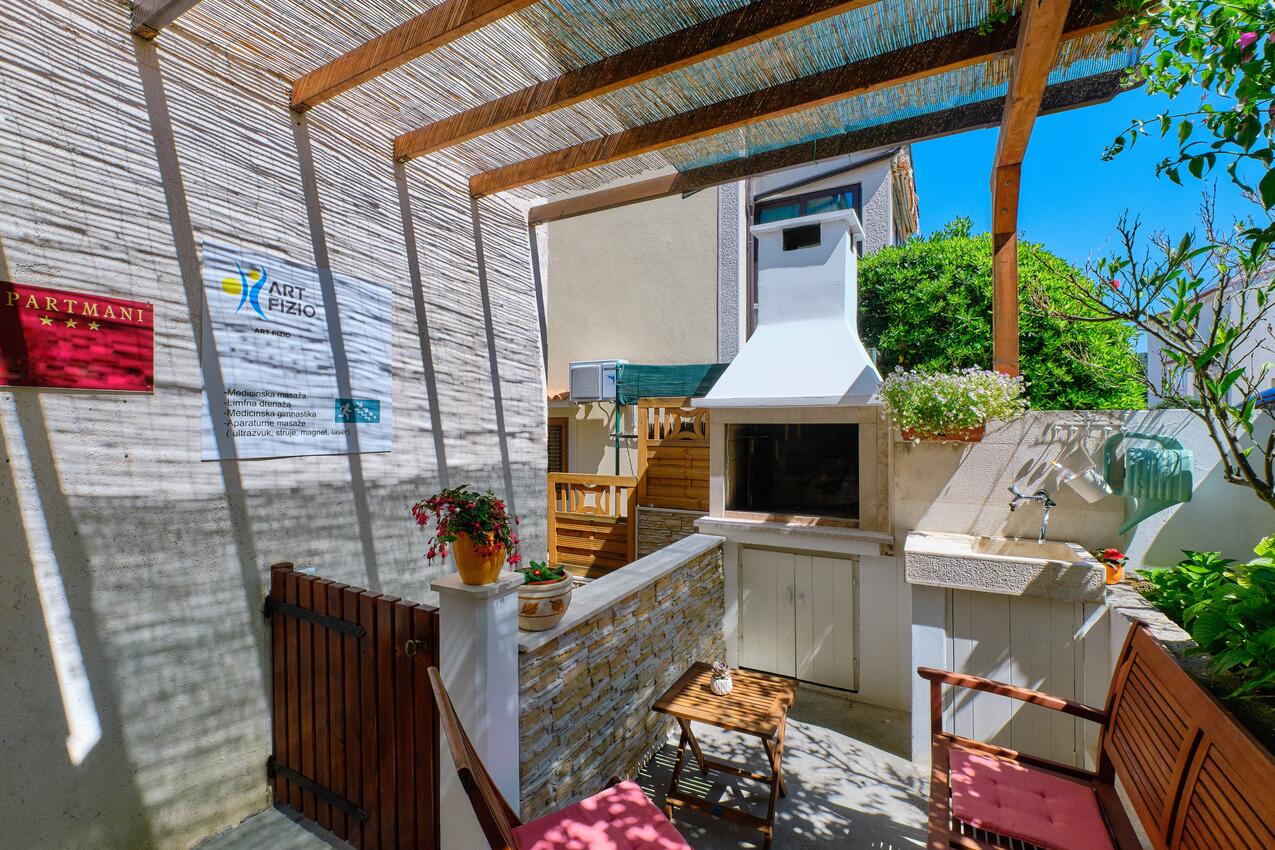 Courtyard - Apartments with a parking space Mali Lošinj, Lošinj
