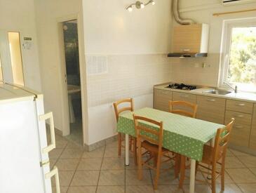 Bristva, Spisestue i overnattingstype apartment, WiFi.