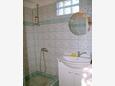 Bristva, Baño en alojamiento de tipo studio-apartment, WiFi.