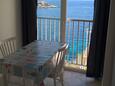 Bristva, Comedor en alojamiento de tipo studio-apartment, WiFi.
