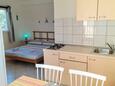 Bristva, Cocina en alojamiento de tipo studio-apartment, WiFi.