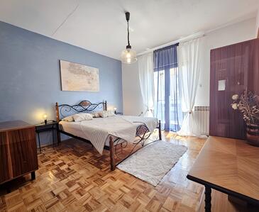 Apartments with parking space Vodice - 15228