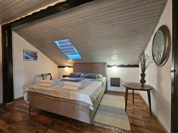 Apartments with parking space Vodice - 15228