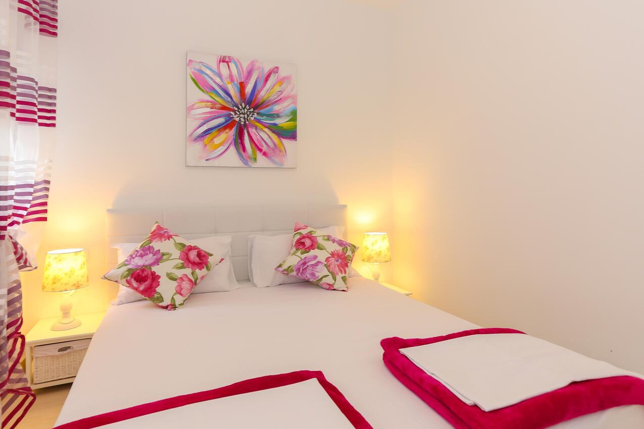 Ferienwohnungen am Meer Tribunj, Vodice - 15233