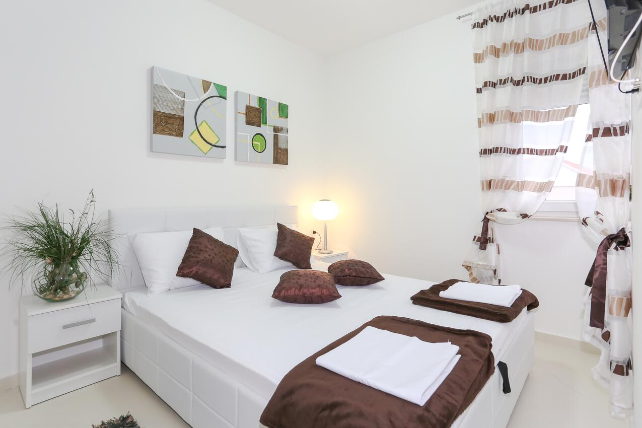 Apartments by the sea Tribunj, Vodice - 15233