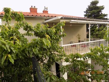 Apartments with terrace Selce, Kvarner