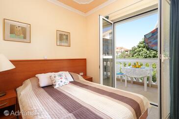 Appartamenti accanto al mare per famiglie Brodarica, Sebenico - Šibenik - 15270