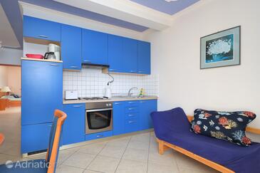 Family friendly seaside apartments Brodarica, Šibenik - 15270