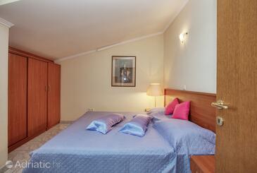 Family friendly seaside apartments Brodarica, Šibenik - 15270