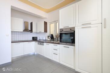 Družinski apartmaji ob morju Brodarica, Šibenik - 15270