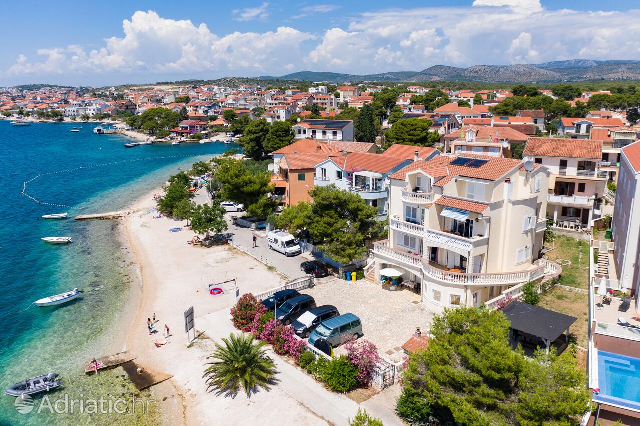 Appartements pour la famille, près de la mer Brodarica, Sibenik - 15270