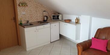 Appartamenti con parcheggio Slosella - Pirovac, Sebenico - Šibenik - 15271