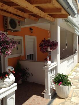 Apartments with parking space Pirovac, Šibenik - 15271