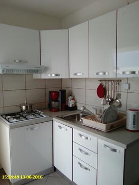 Apartments with parking space Novi Vinodolski - 15292