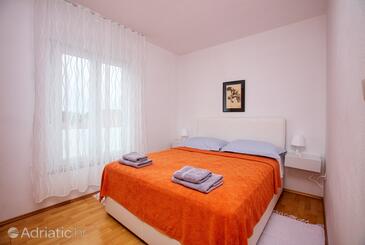 Apartmány s parkovištěm Pirovac, Šibenik - 15320