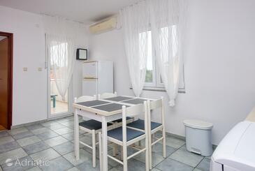 Lejlighedens parkeringsplads Pirovac, Sibenik - 15320