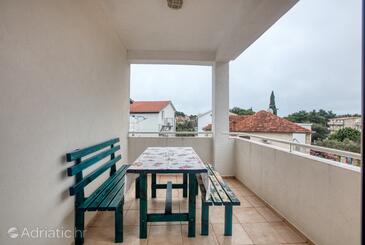 Apartments with parking space Pirovac, Šibenik - 15320